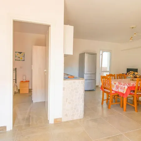 A 300m Dalla Nautilus 3* Torre Pali
